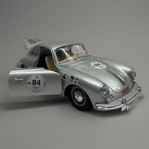 Bburago Porsche 356 B (1961) 1:24 Scale Silver – Argentina 1997 Rally Livery #84
